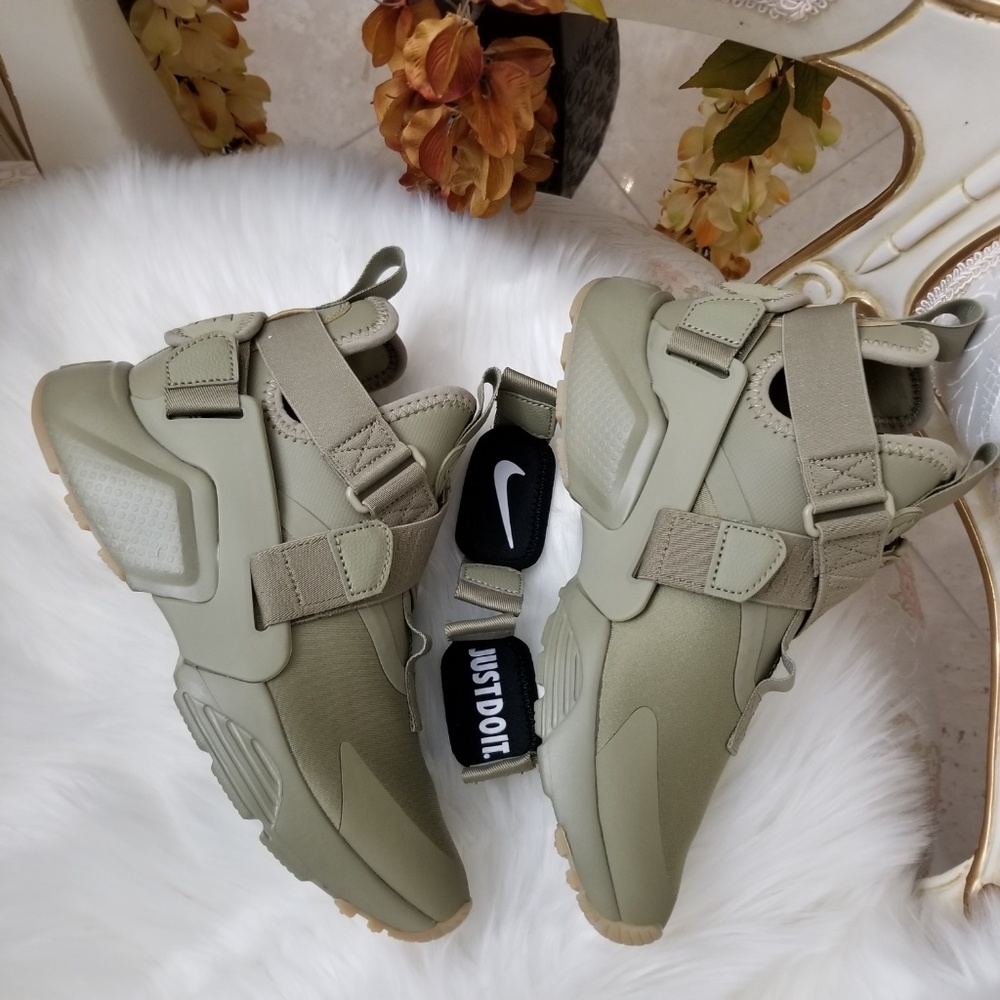 Nike Women' Air Huarache City Neutral Olive - Picture 5 of 8